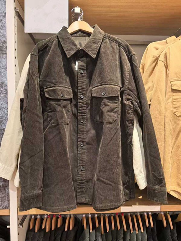 Marškiniai Corduroy, ilgos rankovės, smaili apykaklė, laisvas kirpimas, retro stilius; orui laidus linas 96%+