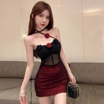 Ruha polo gallérral, ujjatlan, magas derekú, rövid szabású