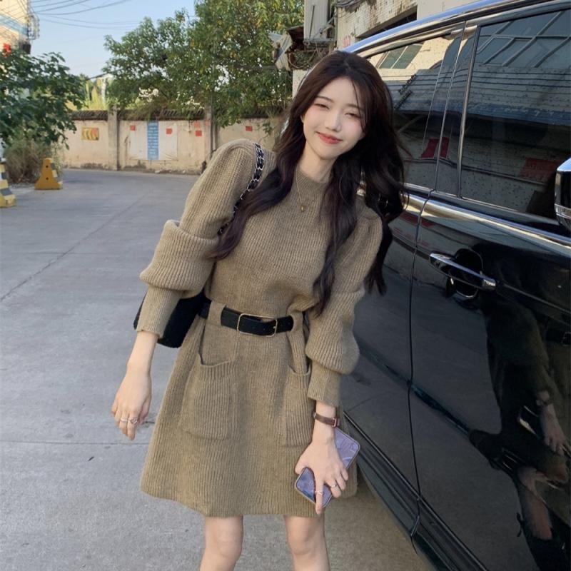 Egyrészes ruha midi hosszú ujjúval, mock nyakú gallér, varrás és 3D díszítés