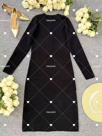 Kötött ruha, viszkóz szál, karcsú szabás, hosszú fazon.