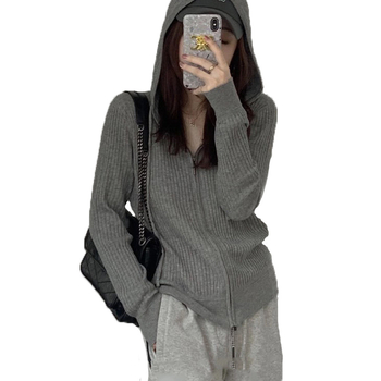 Pleten kardigan s kapuljom, gradski stil, slobodan kroj, dugi rukavi, duljina 50–65 cm, glavni materijal ≥95%.
