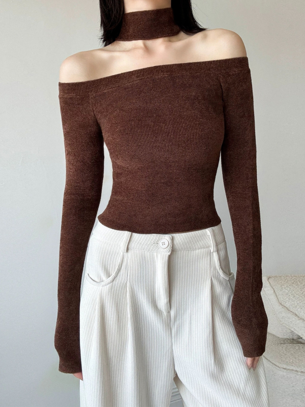 Pulover s halter ovratnikom, dugi rukavi, uski kroj, acryl-poliester smjesa, kolaz dizajn