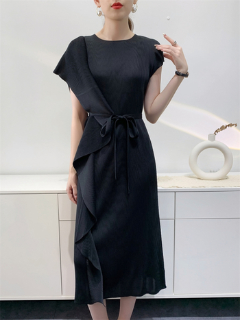 Pliszézett midi ruha, kerek nyak, rövid ujjú, A-vonalú szabás, poliészter, laza derékvonal, casual japán-koreai szabadidős stílus