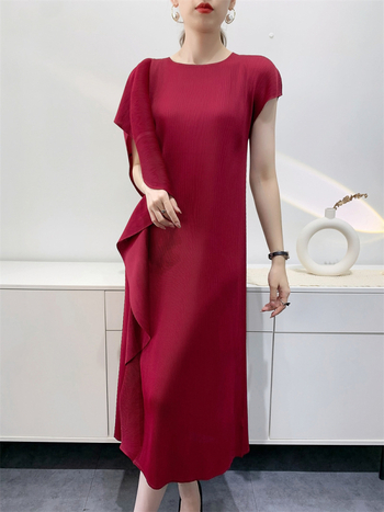 Pliszézett midi ruha, kerek nyak, rövid ujjú, A-vonalú szabás, poliészter, laza derékvonal, casual japán-koreai szabadidős stílus