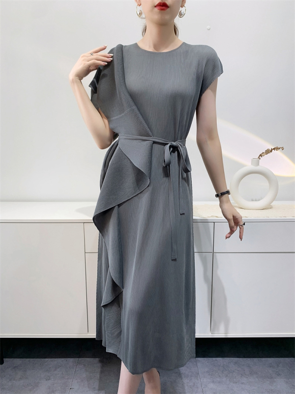 Pliszézett midi ruha, kerek nyak, rövid ujjú, A-vonalú szabás, poliészter, laza derékvonal, casual japán-koreai szabadidős stílus