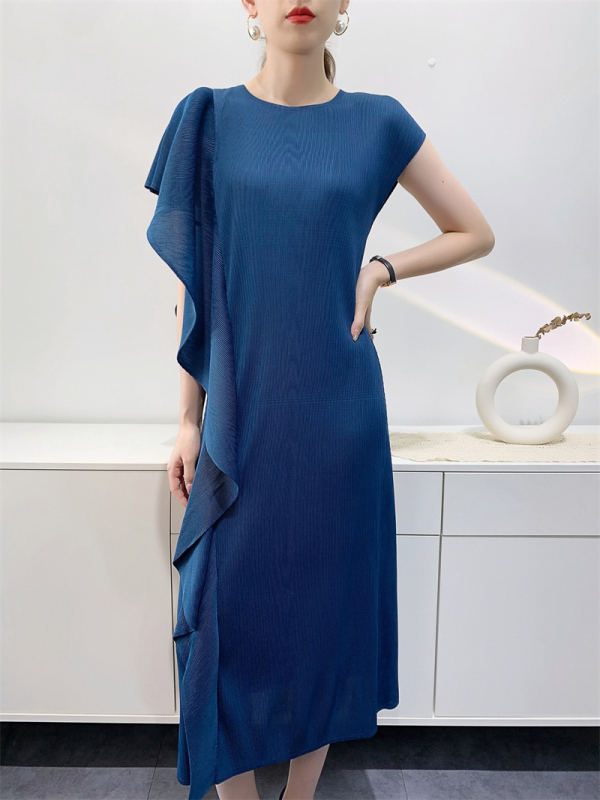 Pliszézett midi ruha, kerek nyak, rövid ujjú, A-vonalú szabás, poliészter, laza derékvonal, casual japán-koreai szabadidős stílus