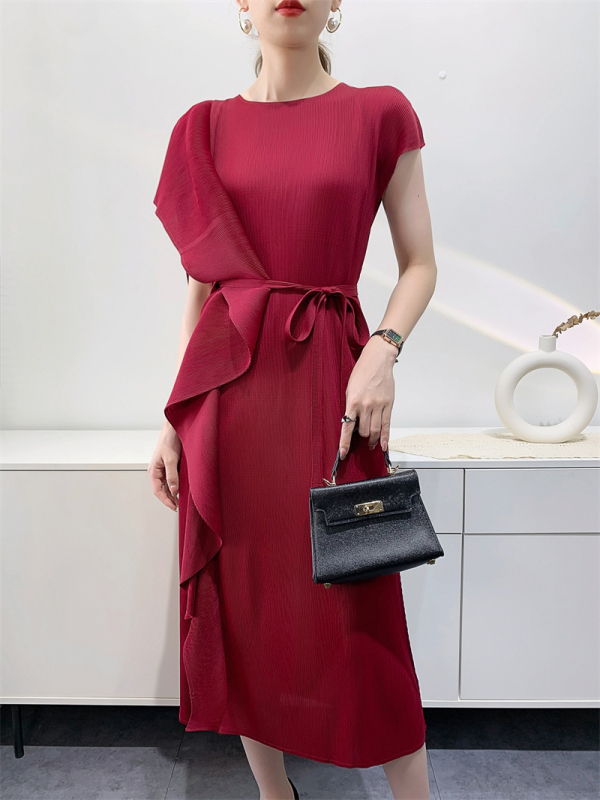 Pliszézett midi ruha, kerek nyak, rövid ujjú, A-vonalú szabás, poliészter, laza derékvonal, casual japán-koreai szabadidős stílus