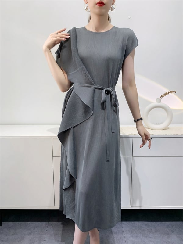 Pliszézett midi ruha, kerek nyak, rövid ujjú, A-vonalú szabás, poliészter, laza derékvonal, casual japán-koreai szabadidős stílus