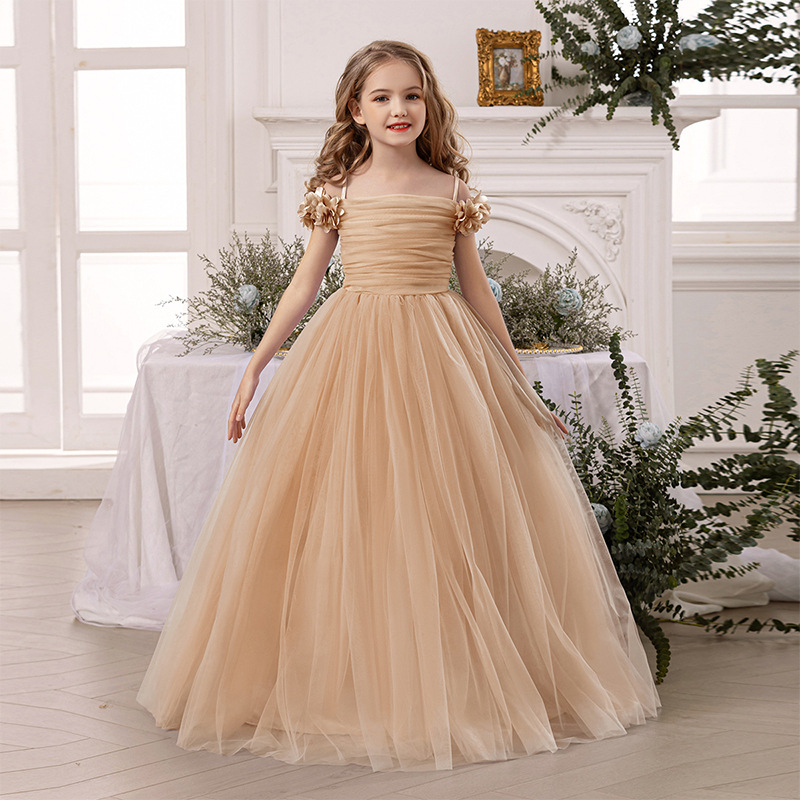 Princeses stila meitenes kleita no režģtīkla auduma ar poliesteru, iekšpuse kokvilna, plešu dizains; piemērota meitenēm virs 8 gadiem (garums >140 cm); visu sezonu.