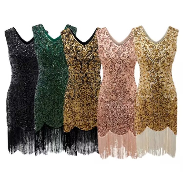 Poliestera vakara kleita 1920. gada Gatsby stilā ar spīdumiem un fringēm, dziļš V-dekolts, bez piedurknēm, paredzēta skatuvei