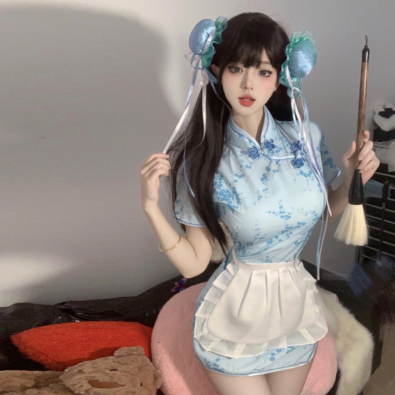 Hímzett cheongsam jelmez szerepjátékhoz — poliészter, fő anyag 95–100%, inspiráció: szolgálólány és szakács