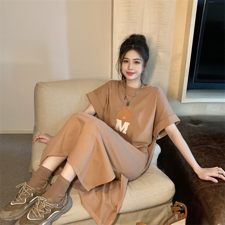 Pólóruha oldalsó hasítékkal, rövid ujjú, kerek nyakú, hossz 65-80 cm, tej-selyem anyag, poliészter 95%+