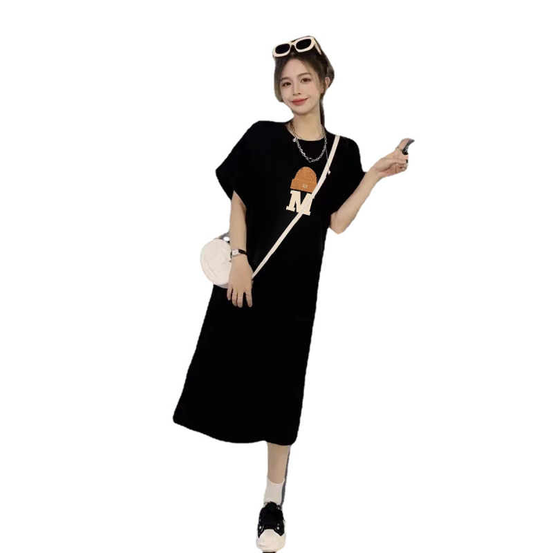 Pólóruha oldalsó hasítékkal, rövid ujjú, kerek nyakú, hossz 65-80 cm, tej-selyem anyag, poliészter 95%+