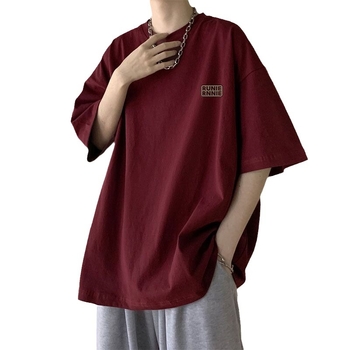 Vīriešu T-krekls brīvā piegriezuma, pusgaras piedurknes, apaļa kakla izgriezums, bez apkakles, poliesteru maisījums, drukāts ar burtiem, japāņu retro stils