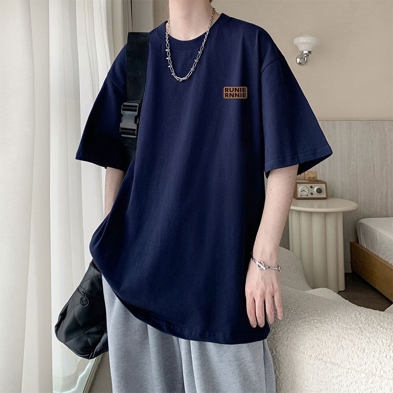 Vīriešu T-krekls brīvā piegriezuma, pusgaras piedurknes, apaļa kakla izgriezums, bez apkakles, poliesteru maisījums, drukāts ar burtiem, japāņu retro stils