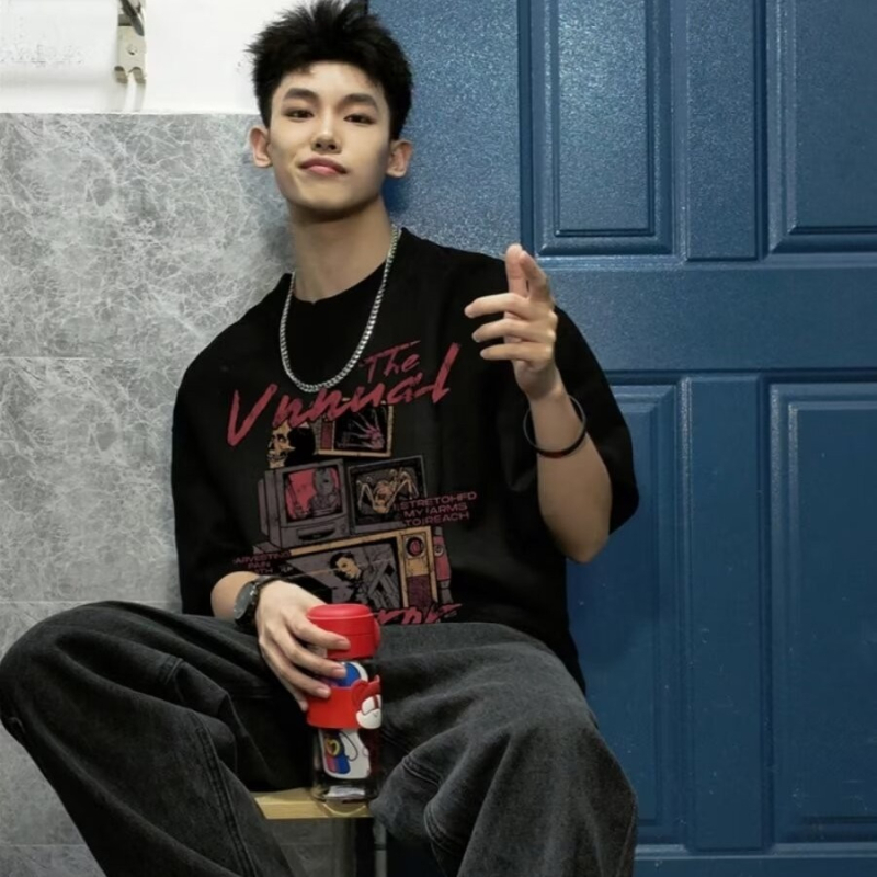 Vīriešu īsām piedurknēm T-krekls ar apaļu kakla līniju, brīvs piegriezums, pilsētas teksta apdruka, antibakteriāla apdare