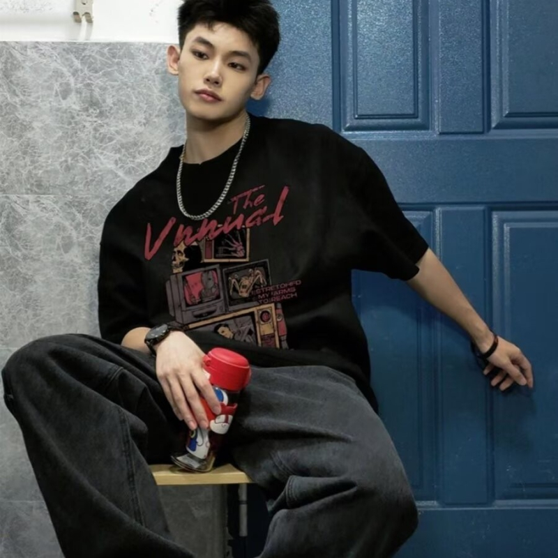 Vīriešu īsām piedurknēm T-krekls ar apaļu kakla līniju, brīvs piegriezums, pilsētas teksta apdruka, antibakteriāla apdare