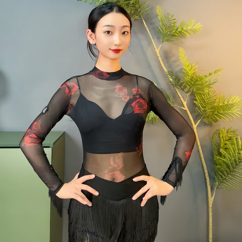 Latīņu deju kombinezons ar tīkla bārkstīšu topu un augstu apkakli, slaida mūsdienīga piegriezne; audums spandex ≤30%; rudens 2022