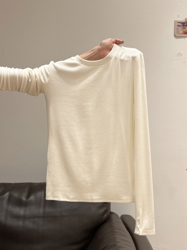 Ženski T-shirt s dugim rukavima u korejskom stilu, boja zobene kaše, okrugli izrez, uski kroj, za slojevito nošenje u jesen 2026