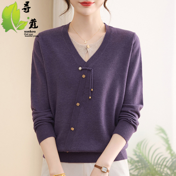 Sieviešu adīts džemperis ar garām piedurknēm, apaļš kakla izgriezums, 80–90% poliesteris saturs, parastā garums 50–65 cm