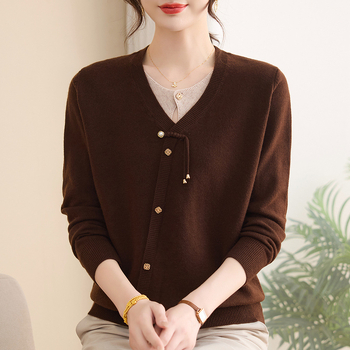 Sieviešu adīts džemperis ar garām piedurknēm, apaļš kakla izgriezums, 80–90% poliesteris saturs, parastā garums 50–65 cm