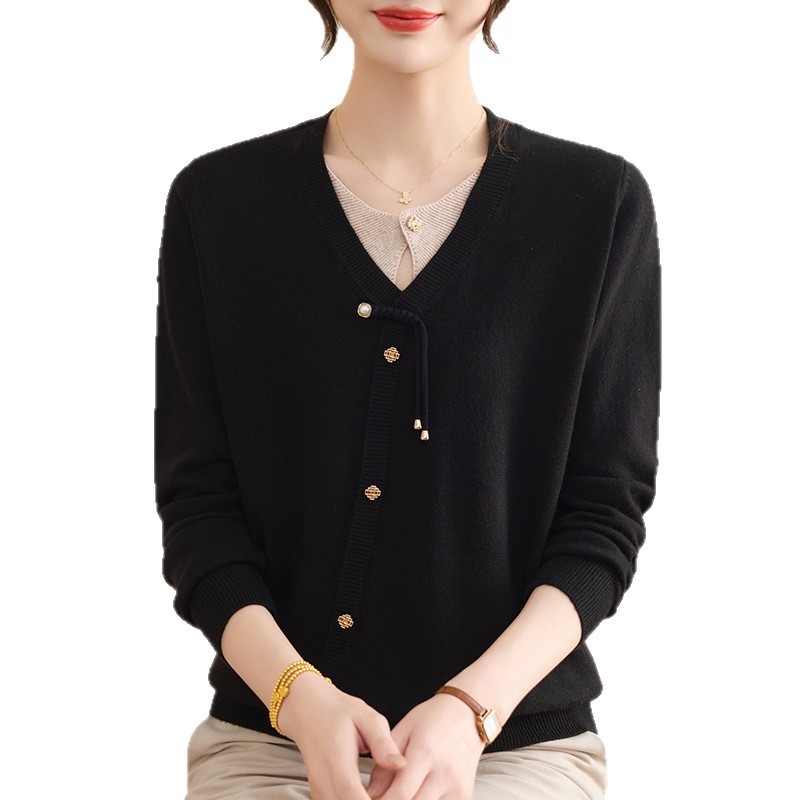 Sieviešu adīts džemperis ar garām piedurknēm, apaļš kakla izgriezums, 80–90% poliesteris saturs, parastā garums 50–65 cm