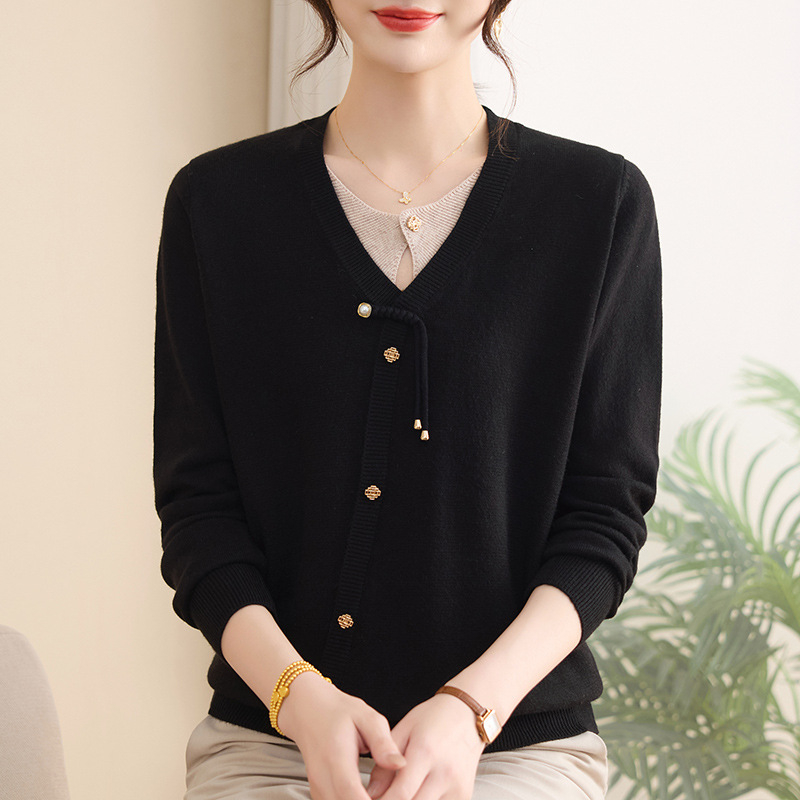 Sieviešu adīts džemperis ar garām piedurknēm, apaļš kakla izgriezums, 80–90% poliesteris saturs, parastā garums 50–65 cm