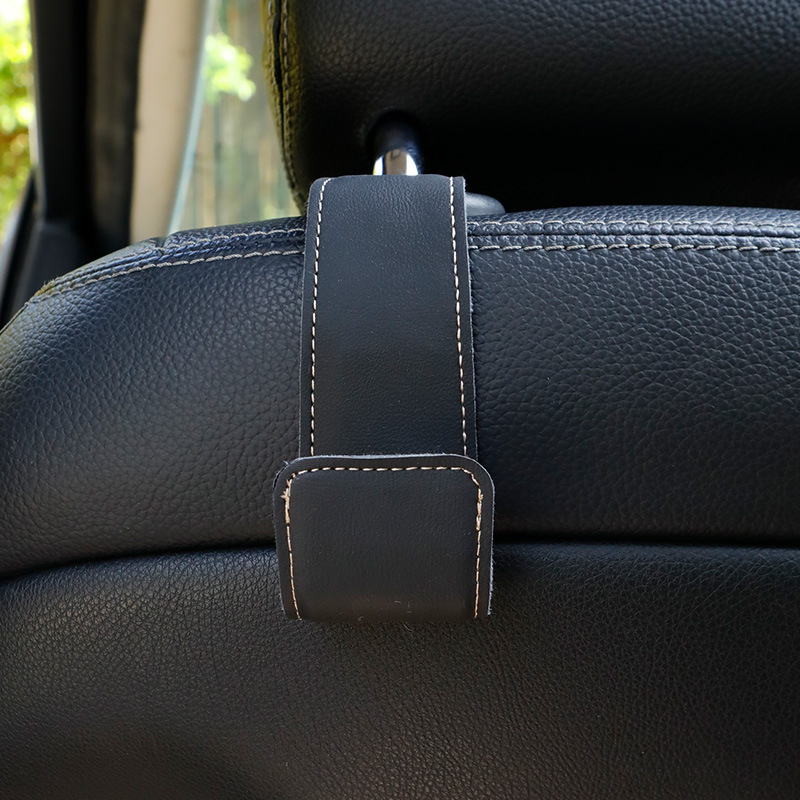 Auto istme seljatoe konks — nahk, karikatuurstiil, interjööride dekoratsioon