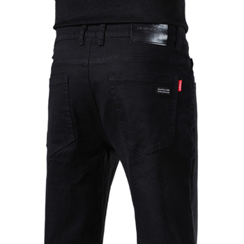 Crne muške traperice od pamuka s elastanom, slim straight kroj, poslovni casual stil