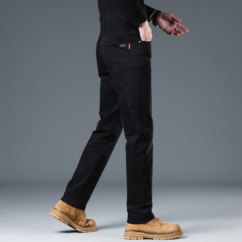 Crne muške traperice od pamuka s elastanom, slim straight kroj, poslovni casual stil
