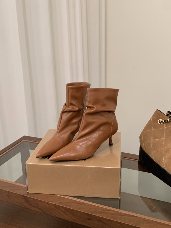 Modes zābaki sievietēm ar smailu purnu, papēdis 3–5 cm, augšējais materiāls: Super Fiber; zole: gumija