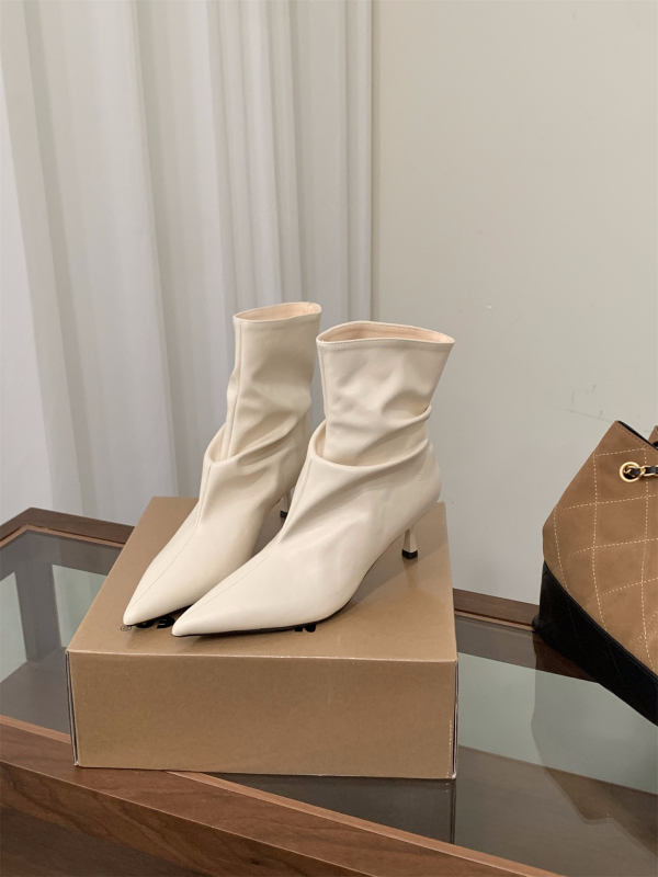 Modes zābaki sievietēm ar smailu purnu, papēdis 3–5 cm, augšējais materiāls: Super Fiber; zole: gumija