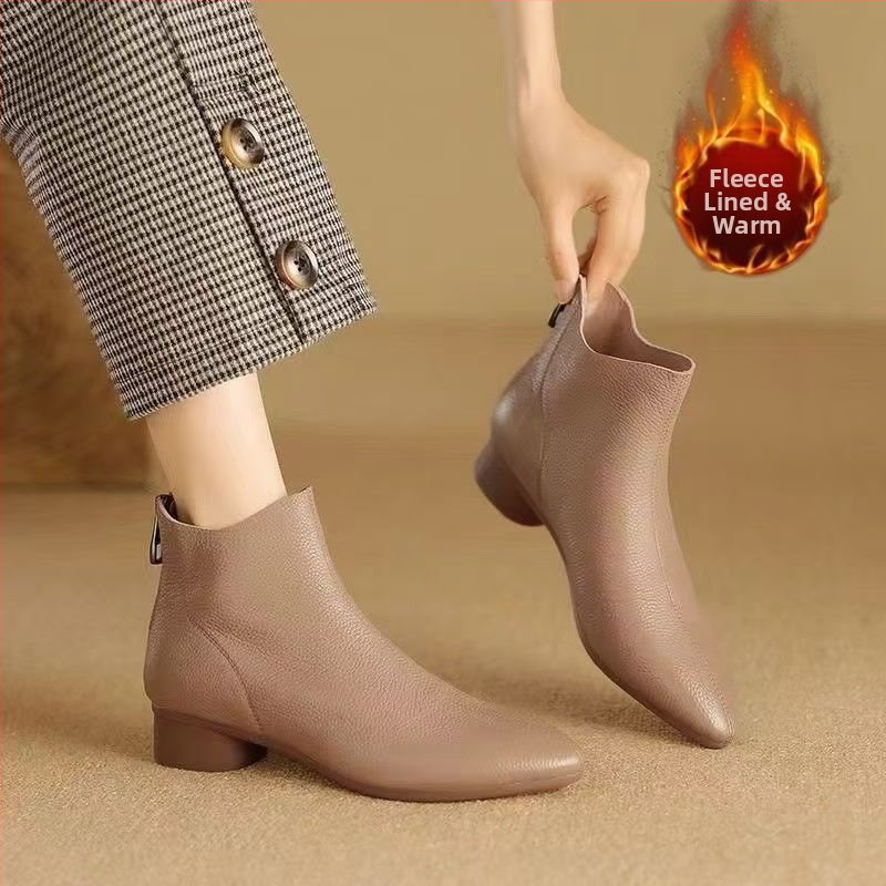 Modes zābaki sievietēm ar asi purnu, platām papēdēm, virs ceļgala, aizmugurējs rāvējslēdzējs, iekšējā odere no aitas kažoka