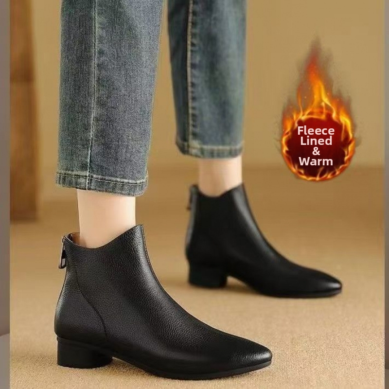 Modes zābaki sievietēm ar asi purnu, platām papēdēm, virs ceļgala, aizmugurējs rāvējslēdzējs, iekšējā odere no aitas kažoka