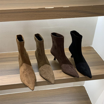 Sieviešu zābaki korejiešu stilā, asas purns, vidēja papēža augstums 3–5 cm, zems kāta augstums, iekšējais PU