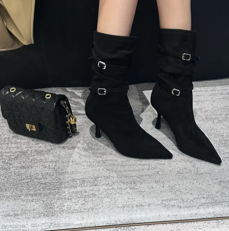 Mundu Zamšveida sieviešu īsās zābaki — ass purns, šaurs papēdis 6–8 cm, gumijas zole