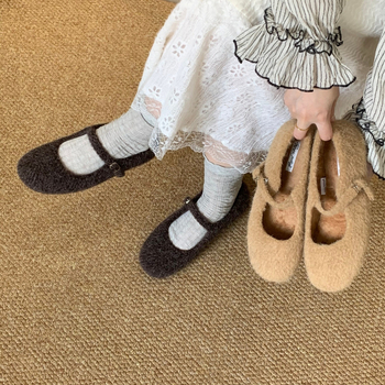 Leopardų rašto Mary Jane plokščiakulnės bateliai, velūro viršutinė dalis, dirbtinis trumpas pūkų pamušalas, sagtis, žemas kulnas, rudens–žiema 2025