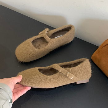 Leopardų rašto Mary Jane plokščiakulnės bateliai, velūro viršutinė dalis, dirbtinis trumpas pūkų pamušalas, sagtis, žemas kulnas, rudens–žiema 2025