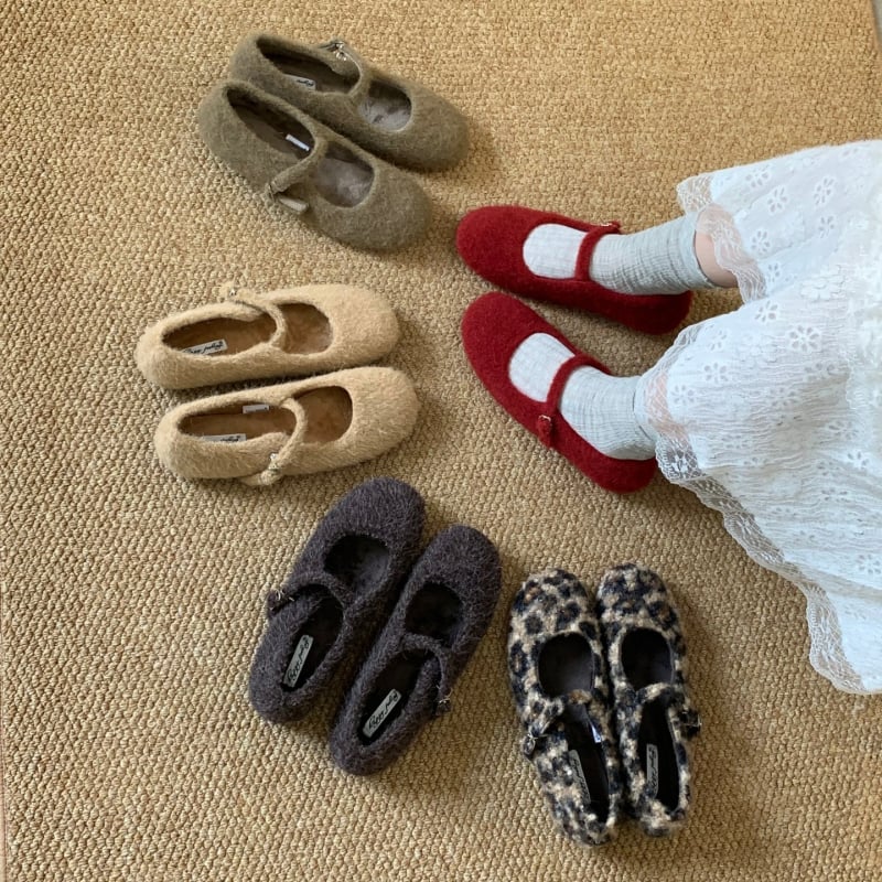 Leopardų rašto Mary Jane plokščiakulnės bateliai, velūro viršutinė dalis, dirbtinis trumpas pūkų pamušalas, sagtis, žemas kulnas, rudens–žiema 2025