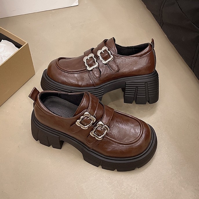 Loafers din piele pentru femei, cataramă metalică – vârf rotund, partea superioară din piele de vițel, înălțime a tocului 6–8 cm, talpă din cauciuc spumos, branț PU