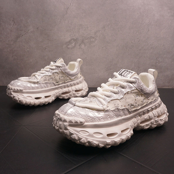 Vintažas sporta apavi ar zemiem augšpusi, apaļš purns, mikrošķiedras virsdaļa, gumijas zole, 3–5 cm papēdis