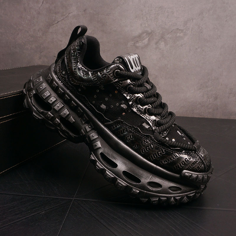 Vintažas sporta apavi ar zemiem augšpusi, apaļš purns, mikrošķiedras virsdaļa, gumijas zole, 3–5 cm papēdis