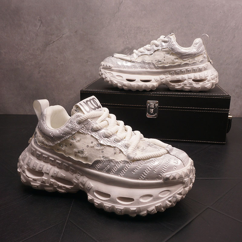 Vintažas sporta apavi ar zemiem augšpusi, apaļš purns, mikrošķiedras virsdaļa, gumijas zole, 3–5 cm papēdis