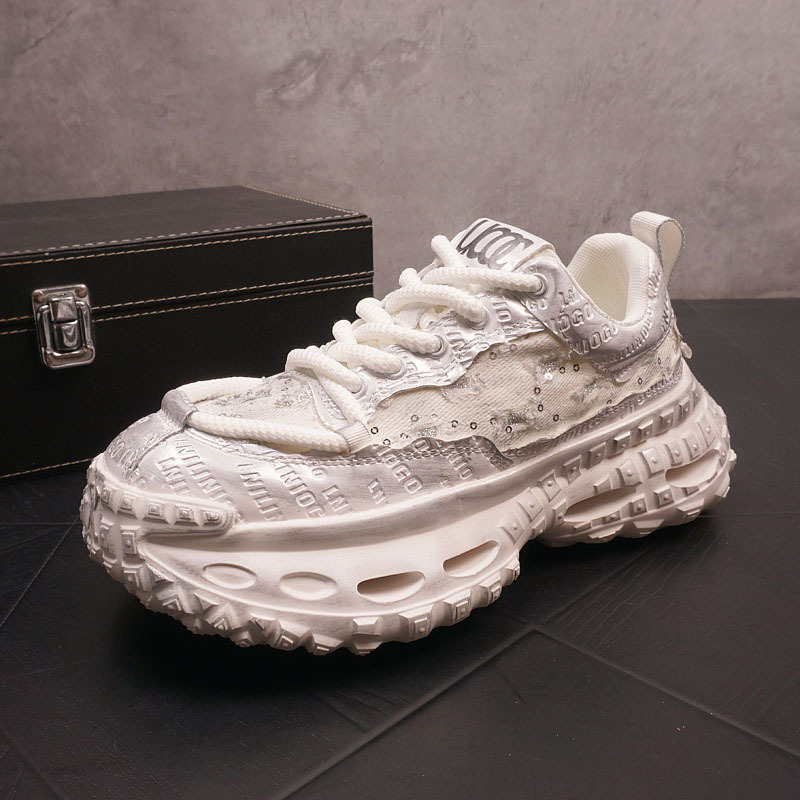 Vintažas sporta apavi ar zemiem augšpusi, apaļš purns, mikrošķiedras virsdaļa, gumijas zole, 3–5 cm papēdis