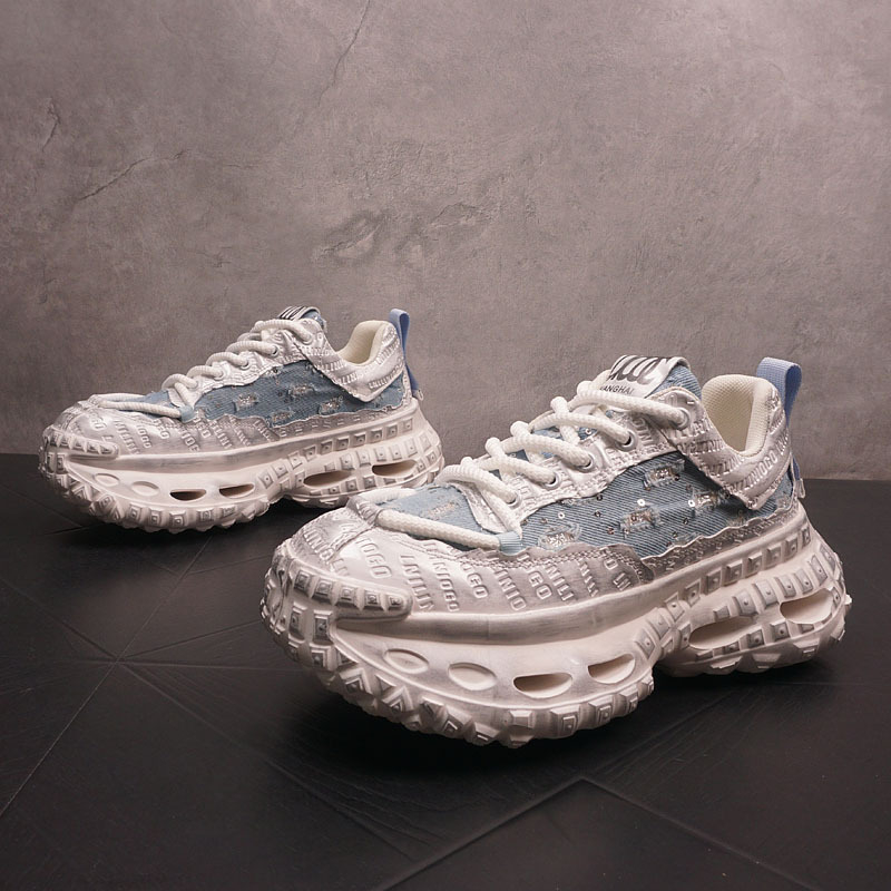 Vintažas sporta apavi ar zemiem augšpusi, apaļš purns, mikrošķiedras virsdaļa, gumijas zole, 3–5 cm papēdis