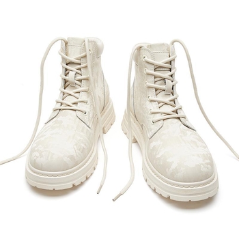 Vīriešu Martin zābaki no īstas liellādas ādas, bieza gumijas zole, plīša iekšējā odere, vidēja augstuma papēdis 3–5 cm, apaļa purngala