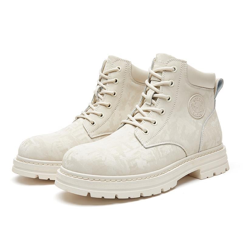 Vīriešu Martin zābaki no īstas liellādas ādas, bieza gumijas zole, plīša iekšējā odere, vidēja augstuma papēdis 3–5 cm, apaļa purngala