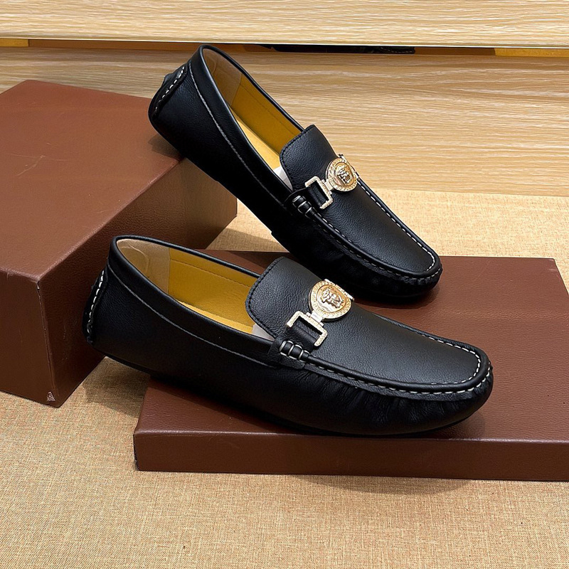 Vīriešu ādas loaferi – augšējā daļa no govs ādas, mīksta gumijas zole, zems papēdis 1–3 cm, elpojošas vasaras kurpes