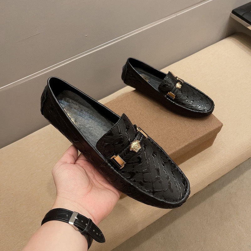 Vīriešu ādas loaferi – augšējā daļa no govs ādas, mīksta gumijas zole, zems papēdis 1–3 cm, elpojošas vasaras kurpes