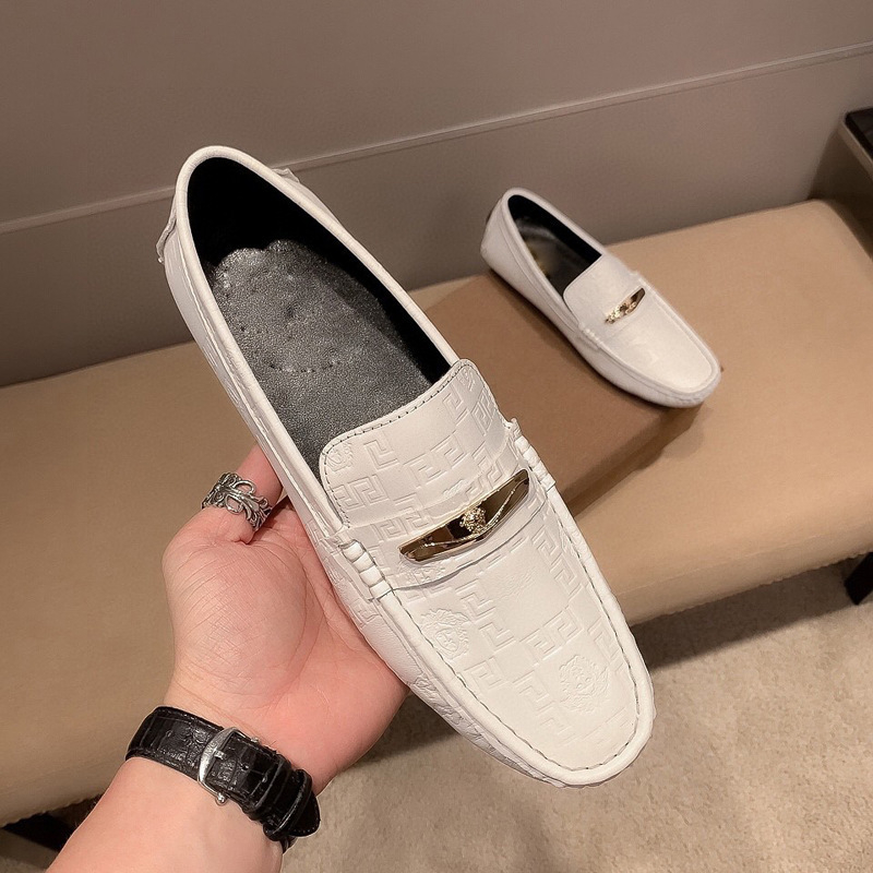 Vīriešu ādas loaferi – augšējā daļa no govs ādas, mīksta gumijas zole, zems papēdis 1–3 cm, elpojošas vasaras kurpes